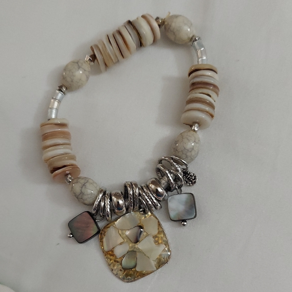 Mother-of-Pearl Shell Stone Charm Silver Expansion Bracelet